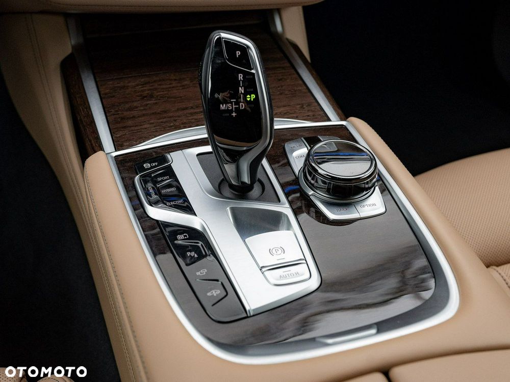 BMW Seria 7 - 20