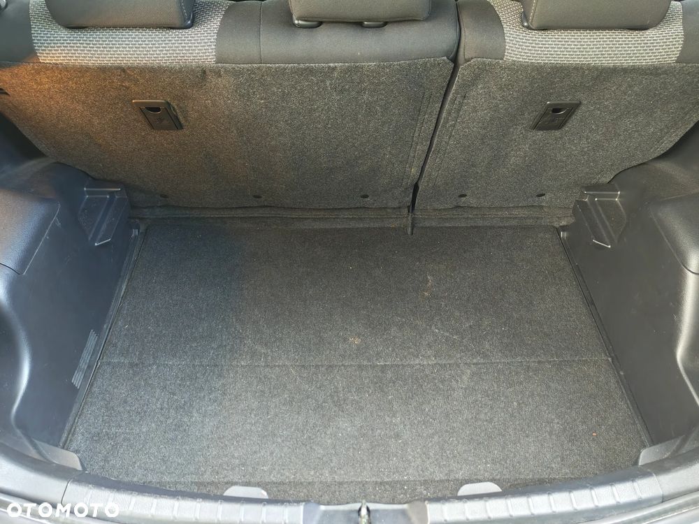 Toyota Yaris - 12