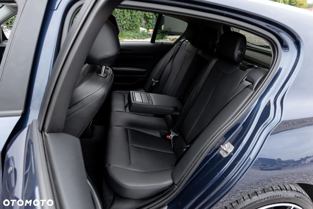 BMW Seria 1 120d Sport-Aut Urban Line - 19