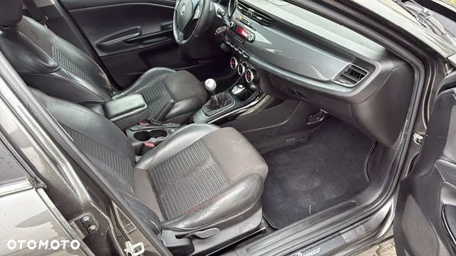 Alfa Romeo Giulietta 2.0 JTDM Distinctive - 26