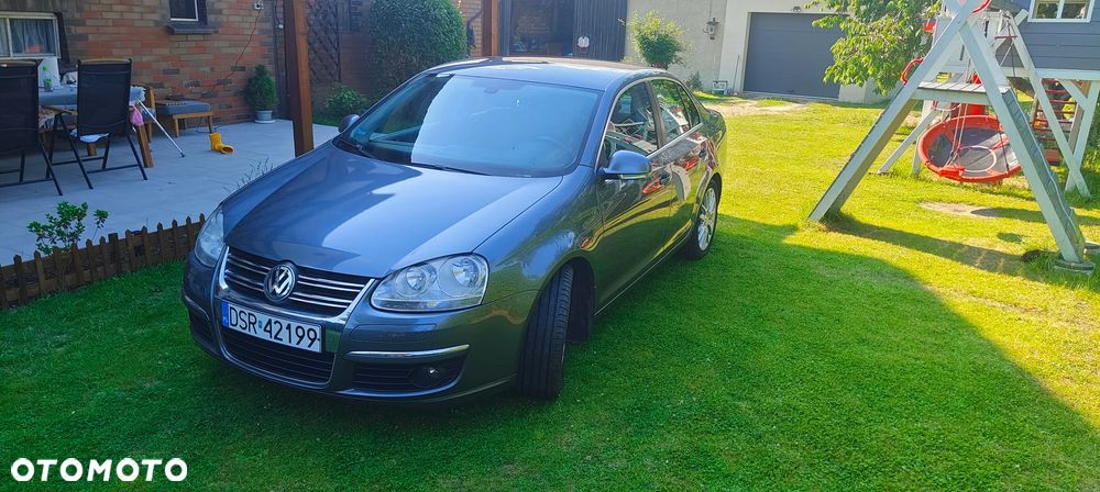 Volkswagen Jetta 2.0 TDI DPF Sportline - 2