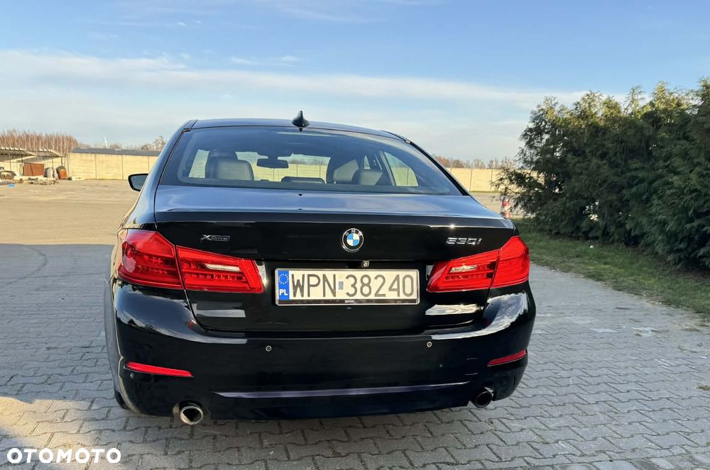 BMW Seria 5 530i Sport Line - 18
