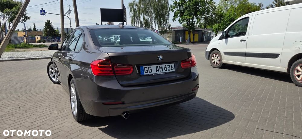 BMW Seria 3 316d EU6 - 13