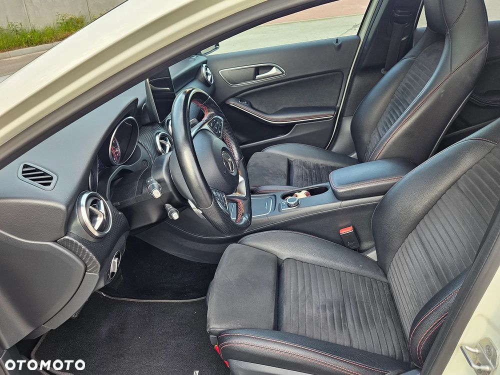 Mercedes-Benz Klasa A 220 4-Matic AMG Line - 12