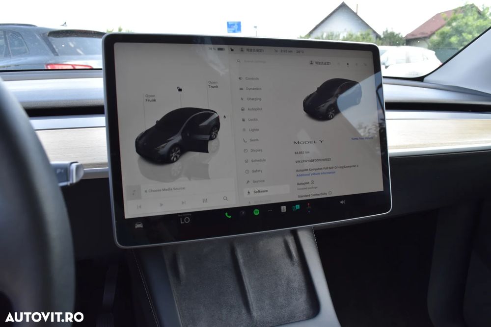Tesla Model Y - 10