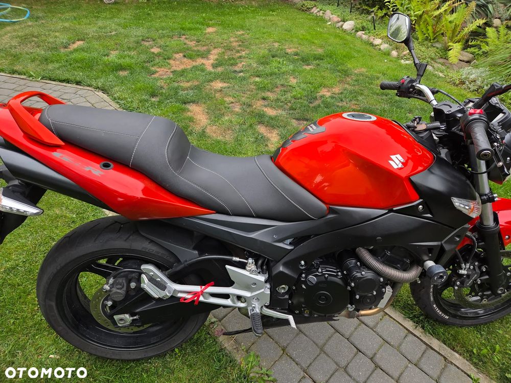 Suzuki GSR - 5