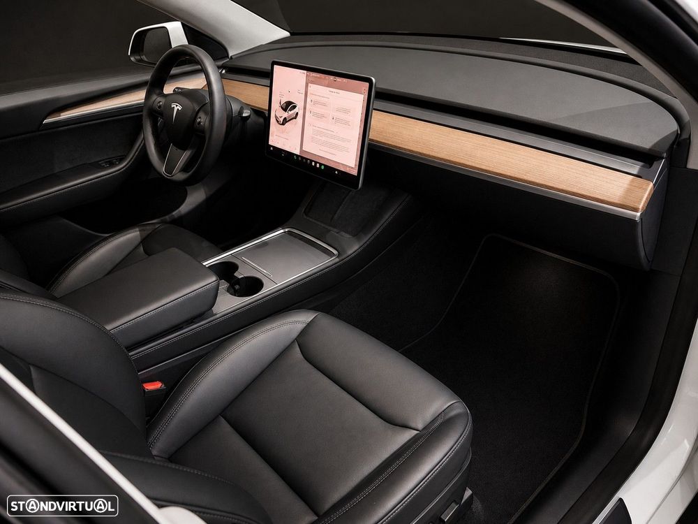 Tesla Model Y Performance Dual Motor AWD — fotografia 10