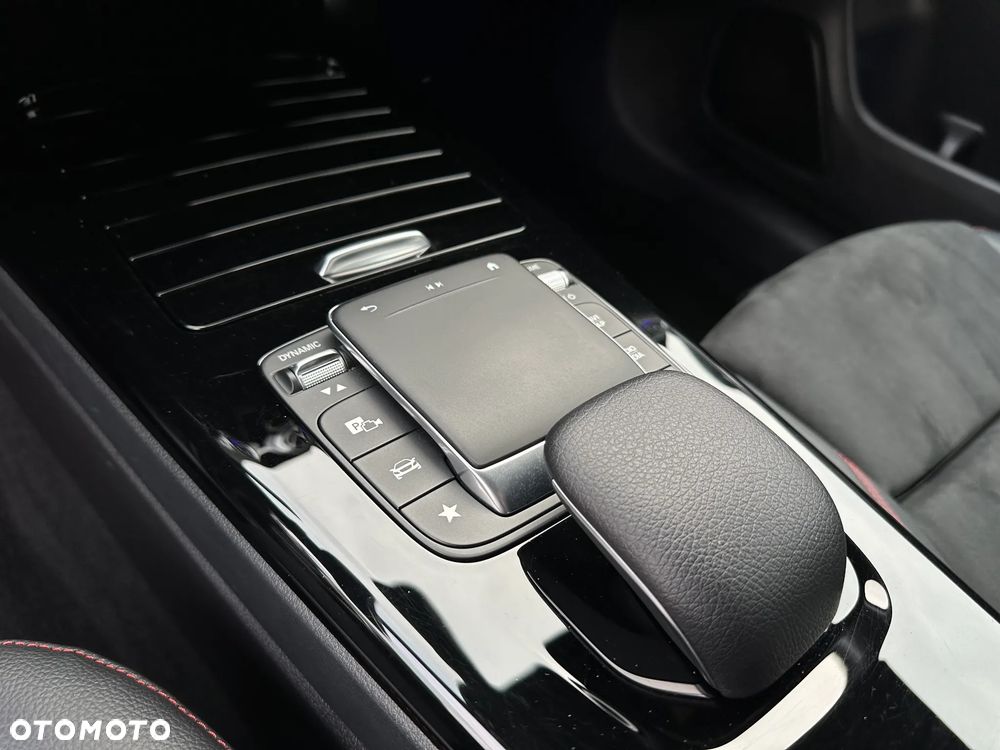 Mercedes-Benz CLA 200 AMG Line 7G-DCT - 23
