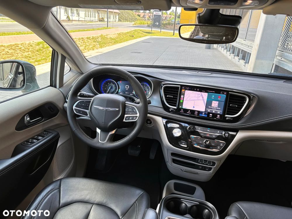 Chrysler Pacifica - 17
