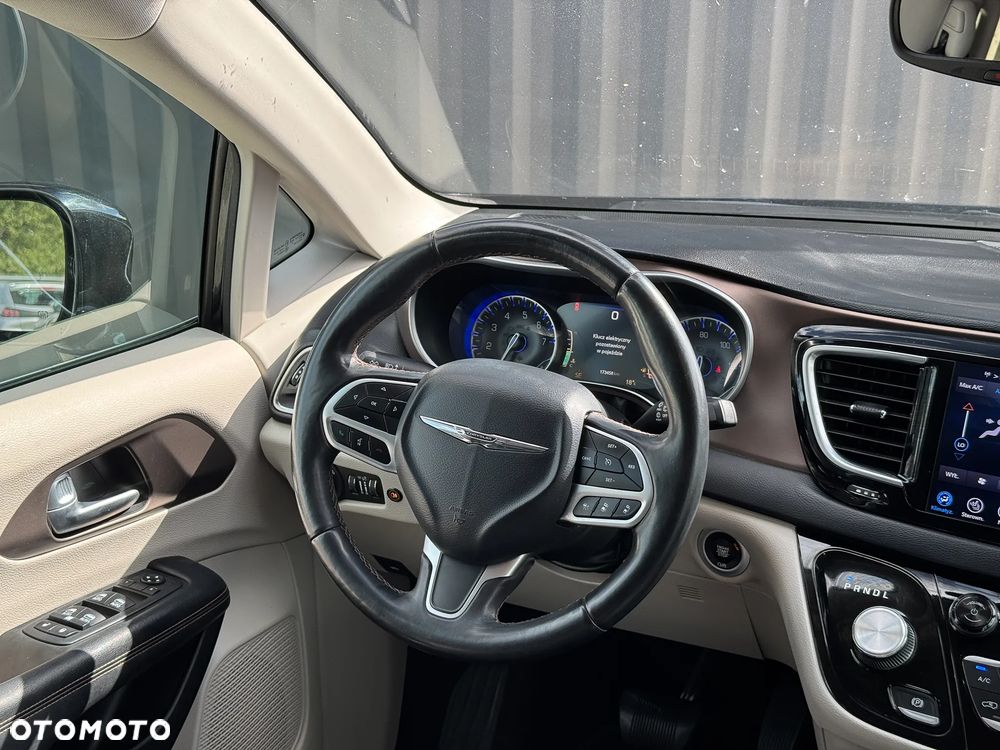 Chrysler Pacifica - 8