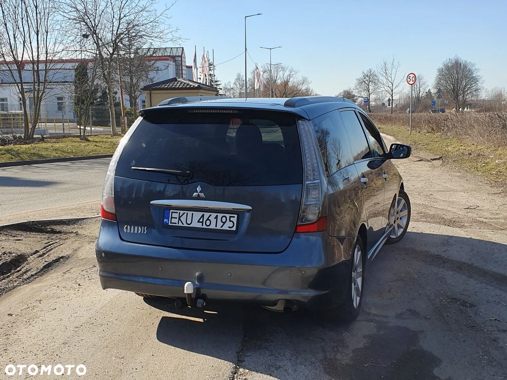Mitsubishi Grandis 2.4 Motion - 11