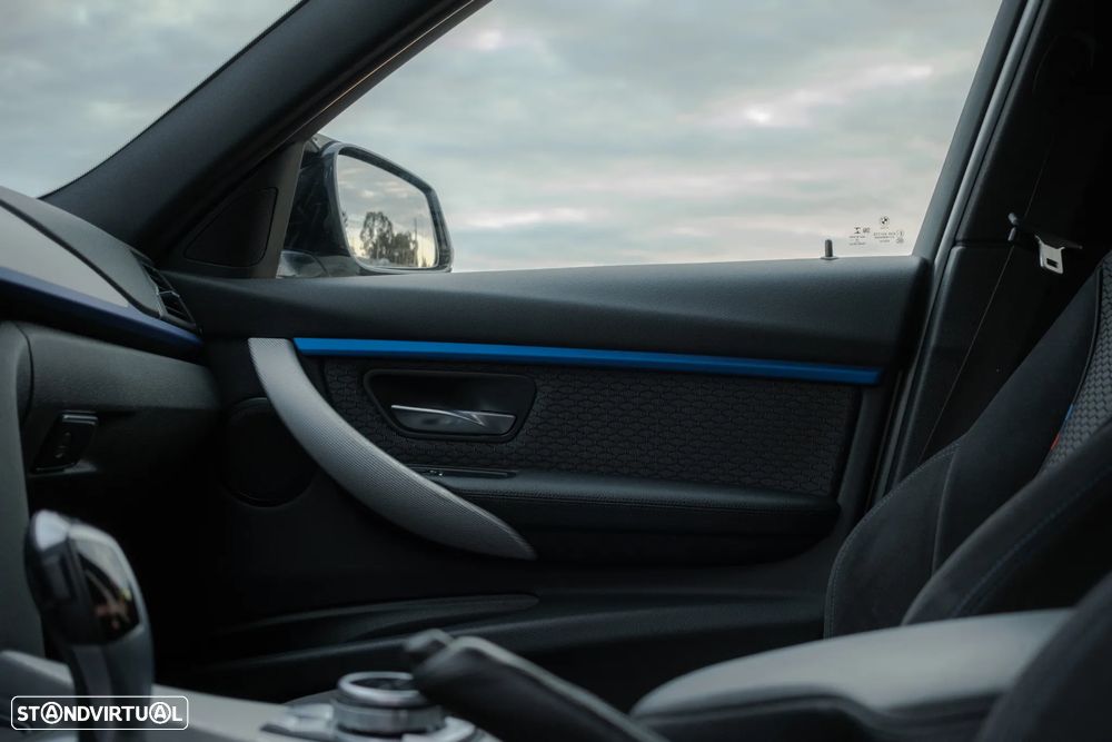 BMW 330 e iPerformance Pack M - 10