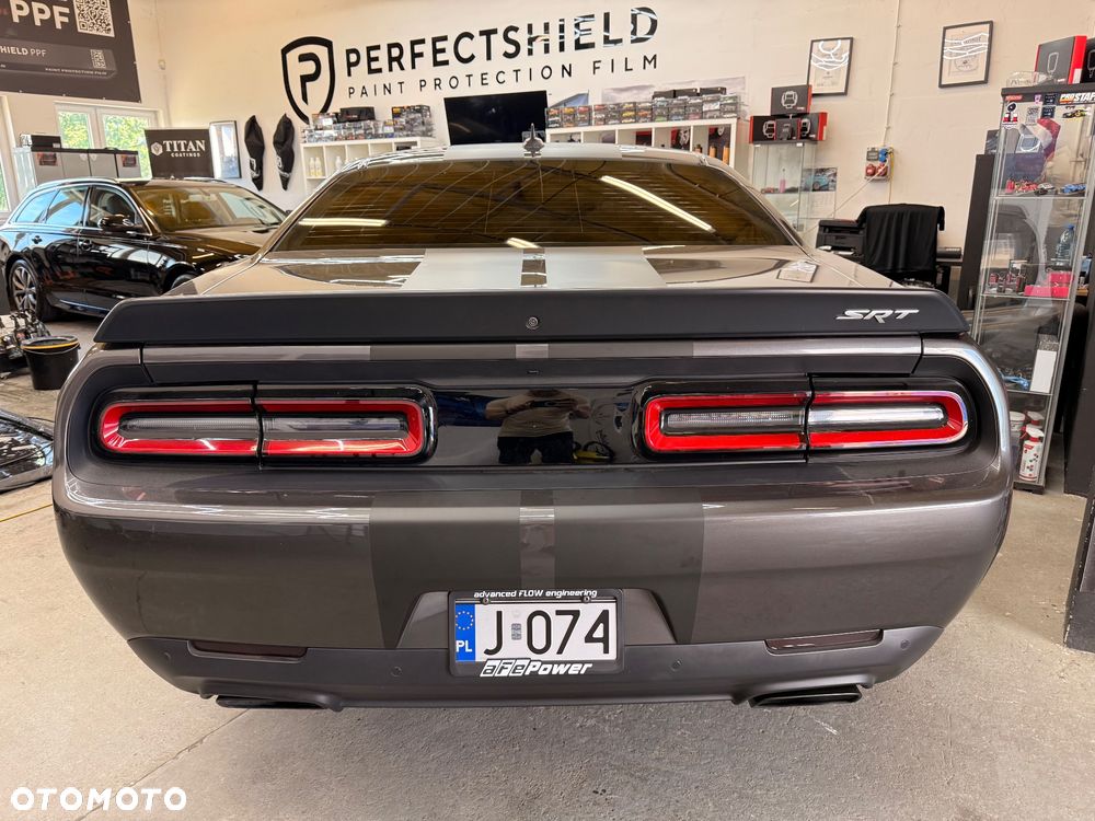 Dodge Challenger - 4