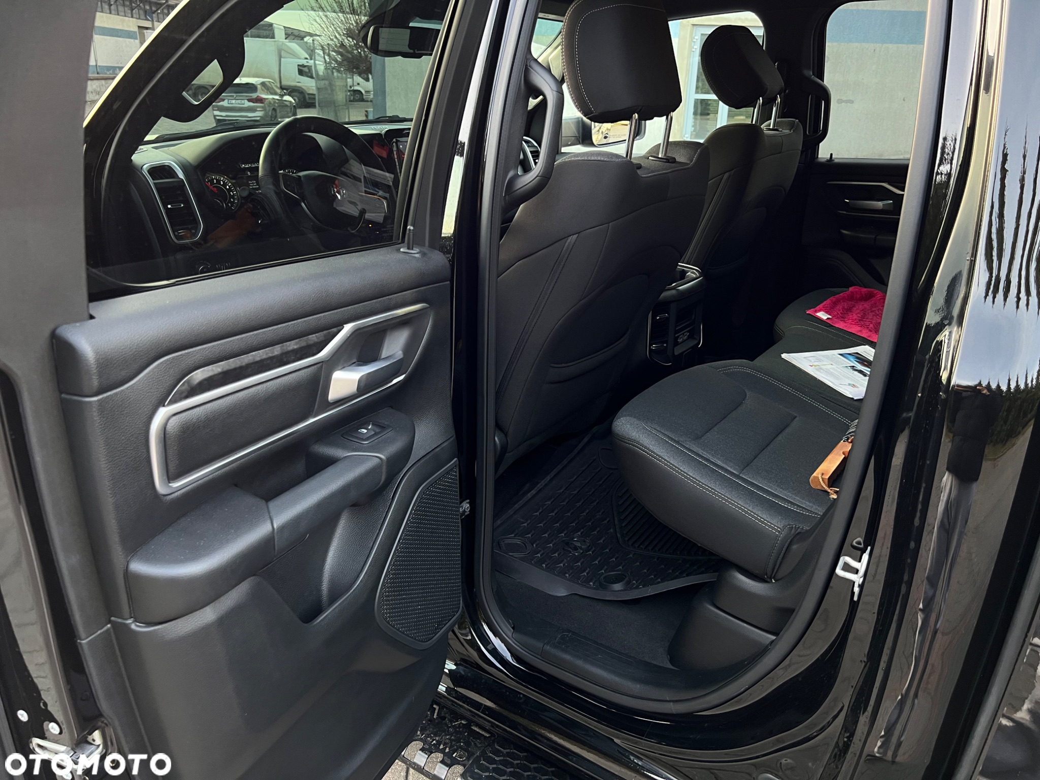 RAM 1500 5.7 Crew Cab Bighorn - 11