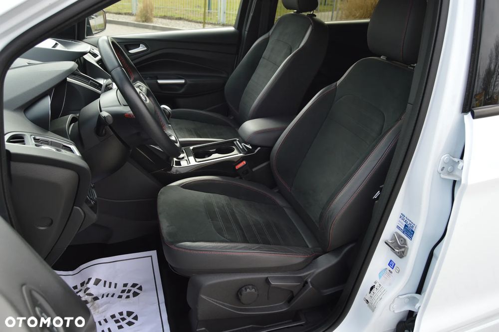 Ford Kuga 1.5 EcoBoost 2x4 ST-Line - 35