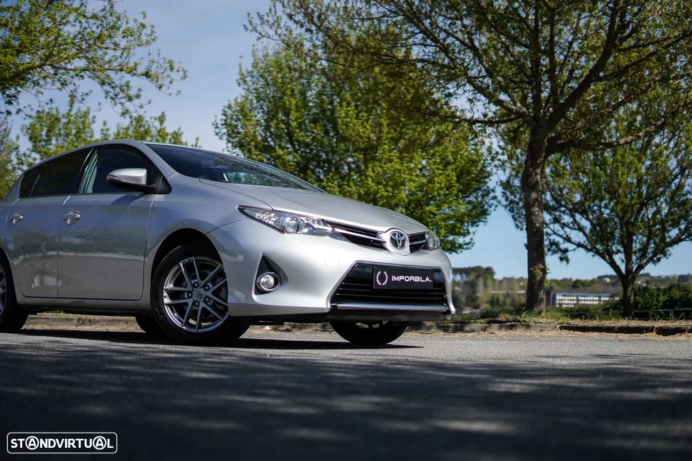 Toyota Auris 1.4 D-4D Exclusive+P.Sport - 17