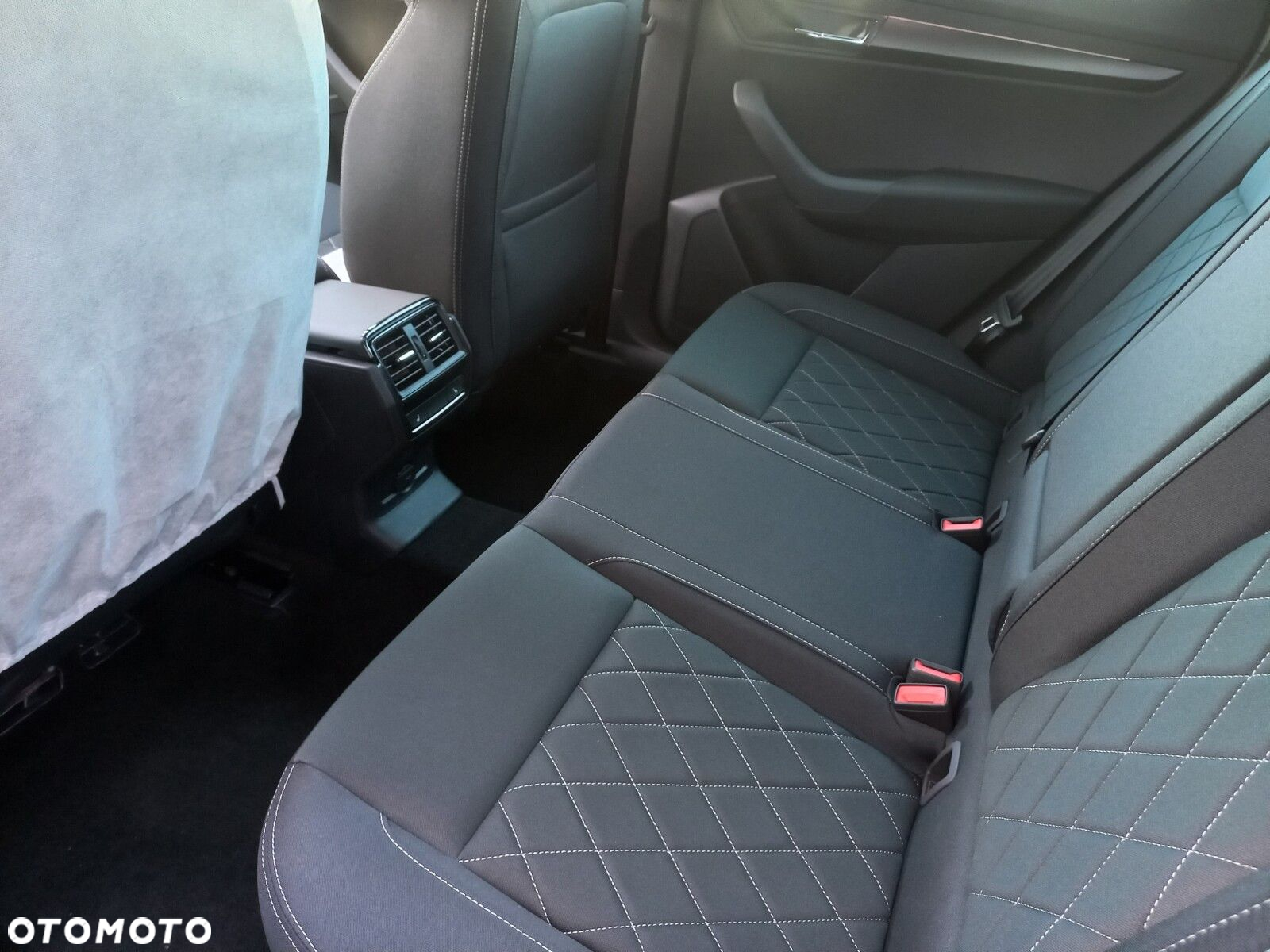Skoda Karoq 1.5 TSI ACT Sportline DSG - 24