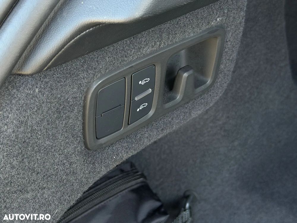 Lamborghini URUS - 36