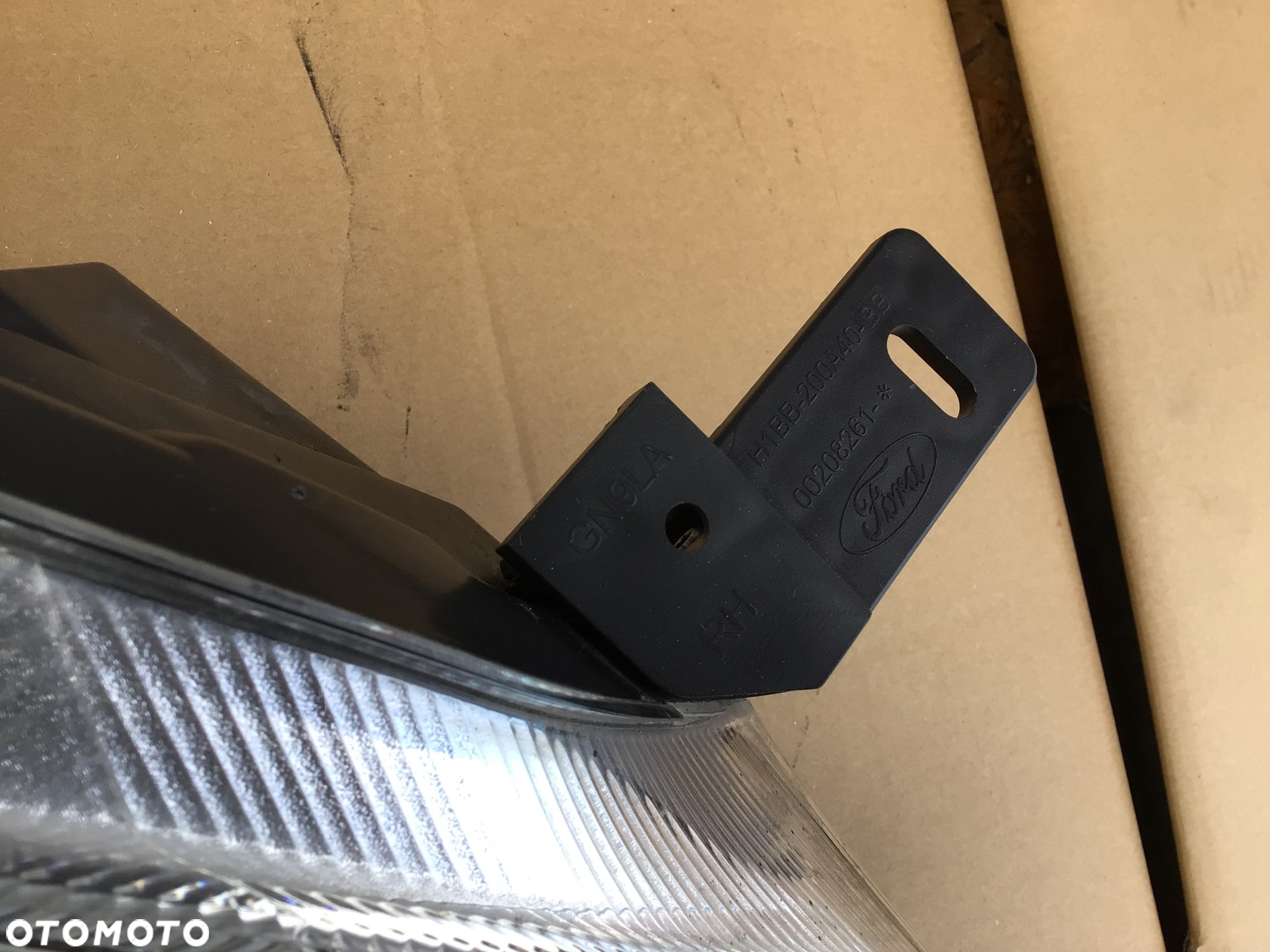 Lampa przednia prawa Ford fiesta mk8 zwykła - 9