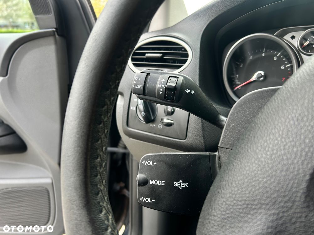 Ford Focus 1.6 16V Titanium - 12
