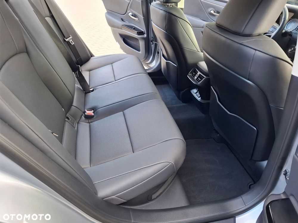 Lexus ES 300h Business Edition - 20