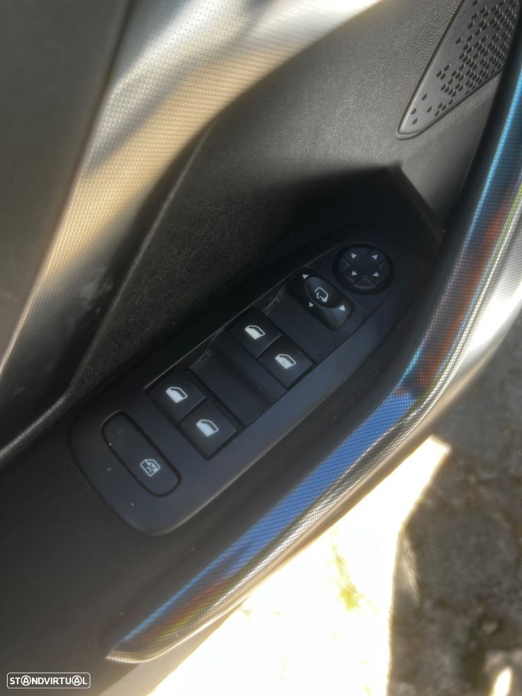 Peugeot 2008 1.2 PureTech Allure - 16