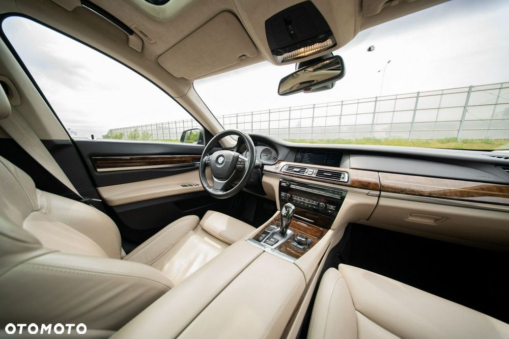 BMW Seria 7 - 18