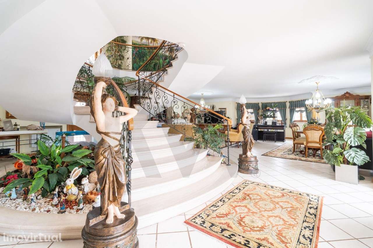 Coimbra/Mealhada - Moradia T5  Inserida em zona tranquila e soalheira - Grande imagem: 5/52