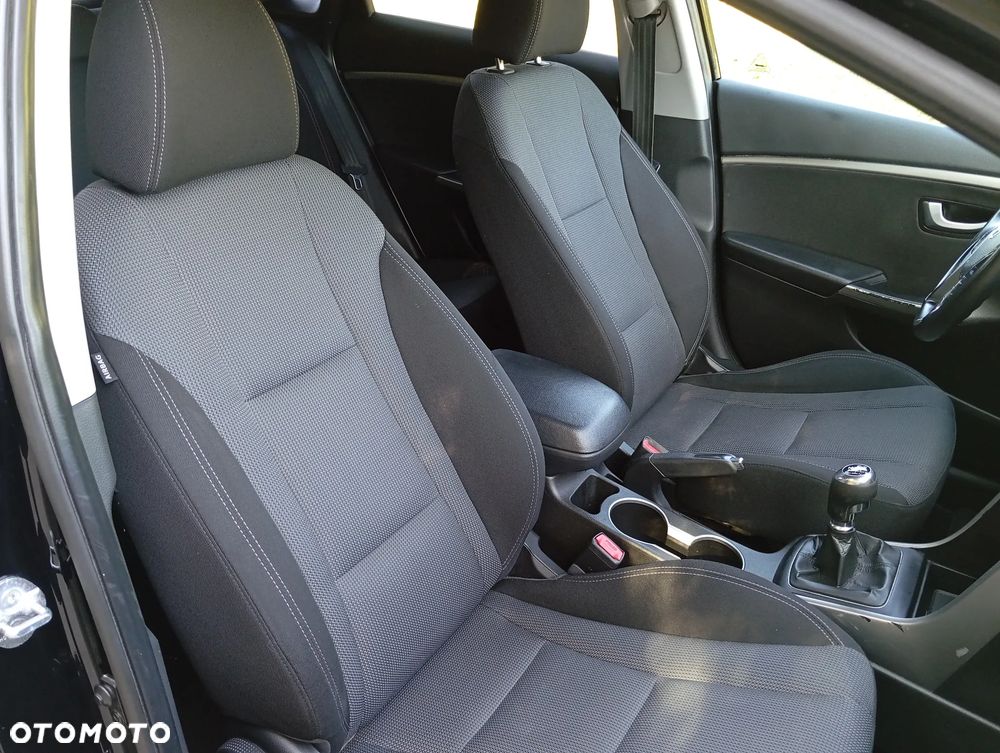 Hyundai i30 1.6 CRDi Fifa World Cup Edition - 10
