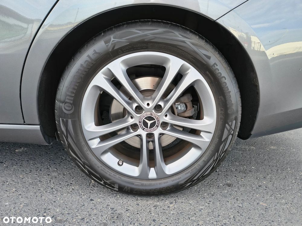 Mercedes-Benz CLA 180 7G-DCT - 22