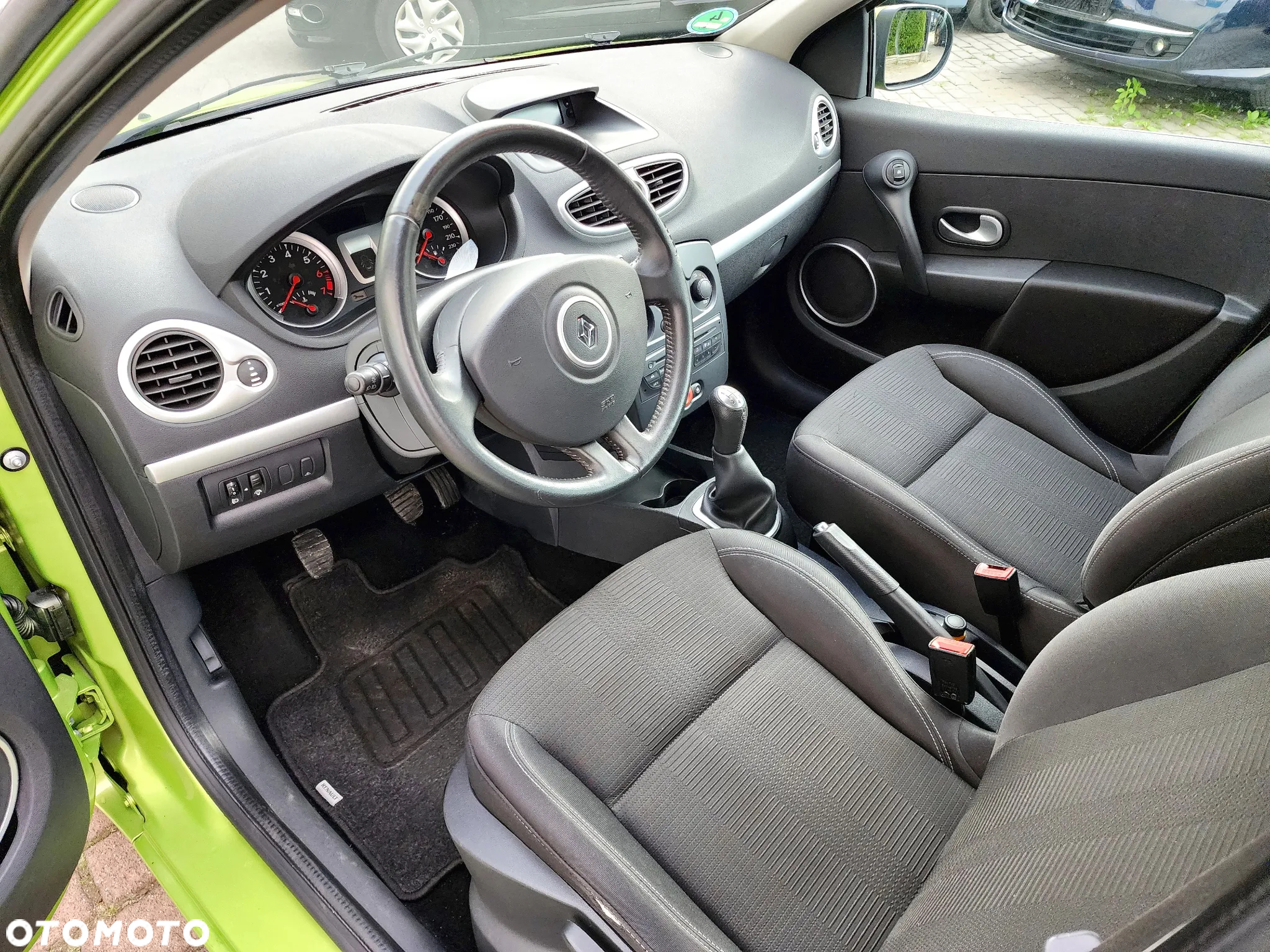 Renault Clio 1.2 16V Dynamique - 24