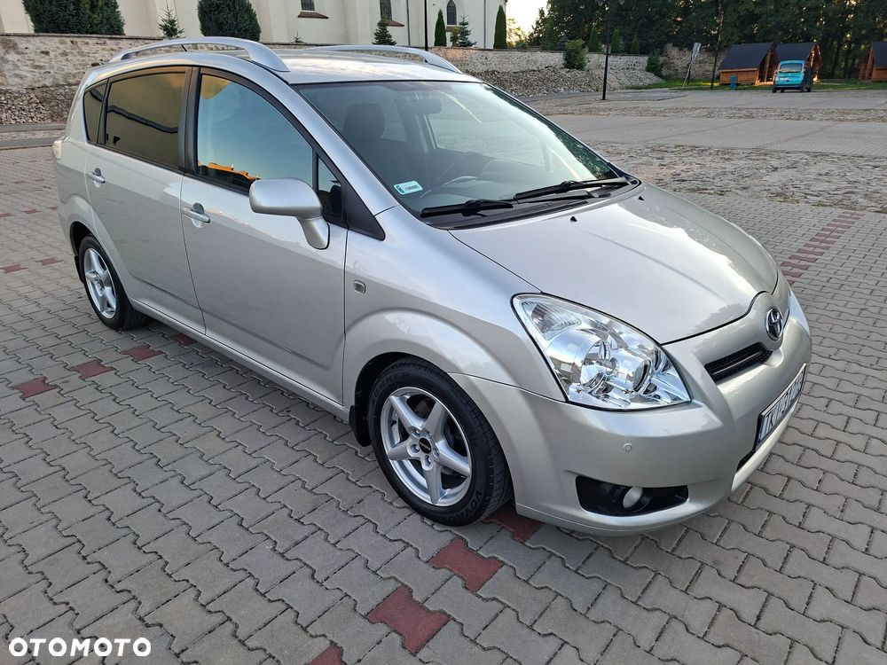 Toyota Corolla Verso 2.2 D-4D Gold - 2