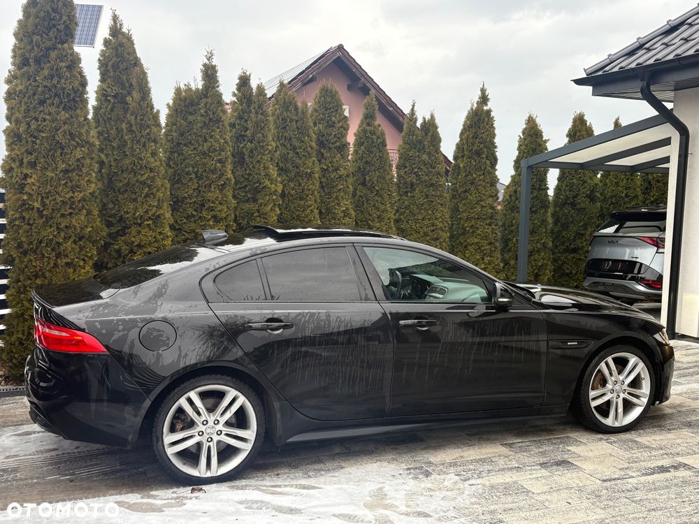 Jaguar XE 25t R-Sport - 4