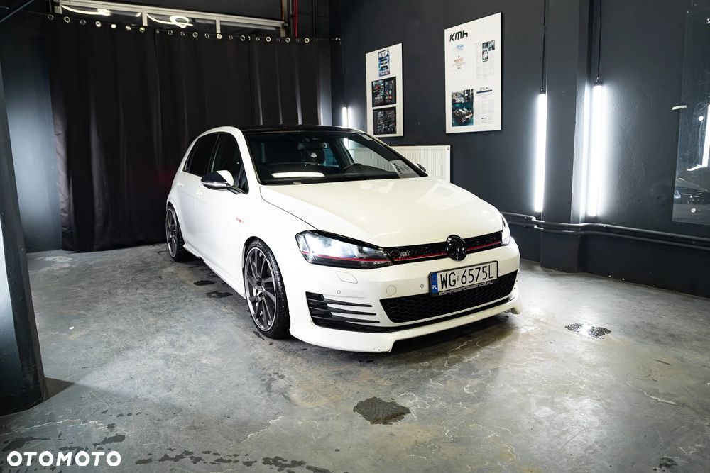 Volkswagen Golf GTI (BlueMotion Technology) DSG Performance - 2