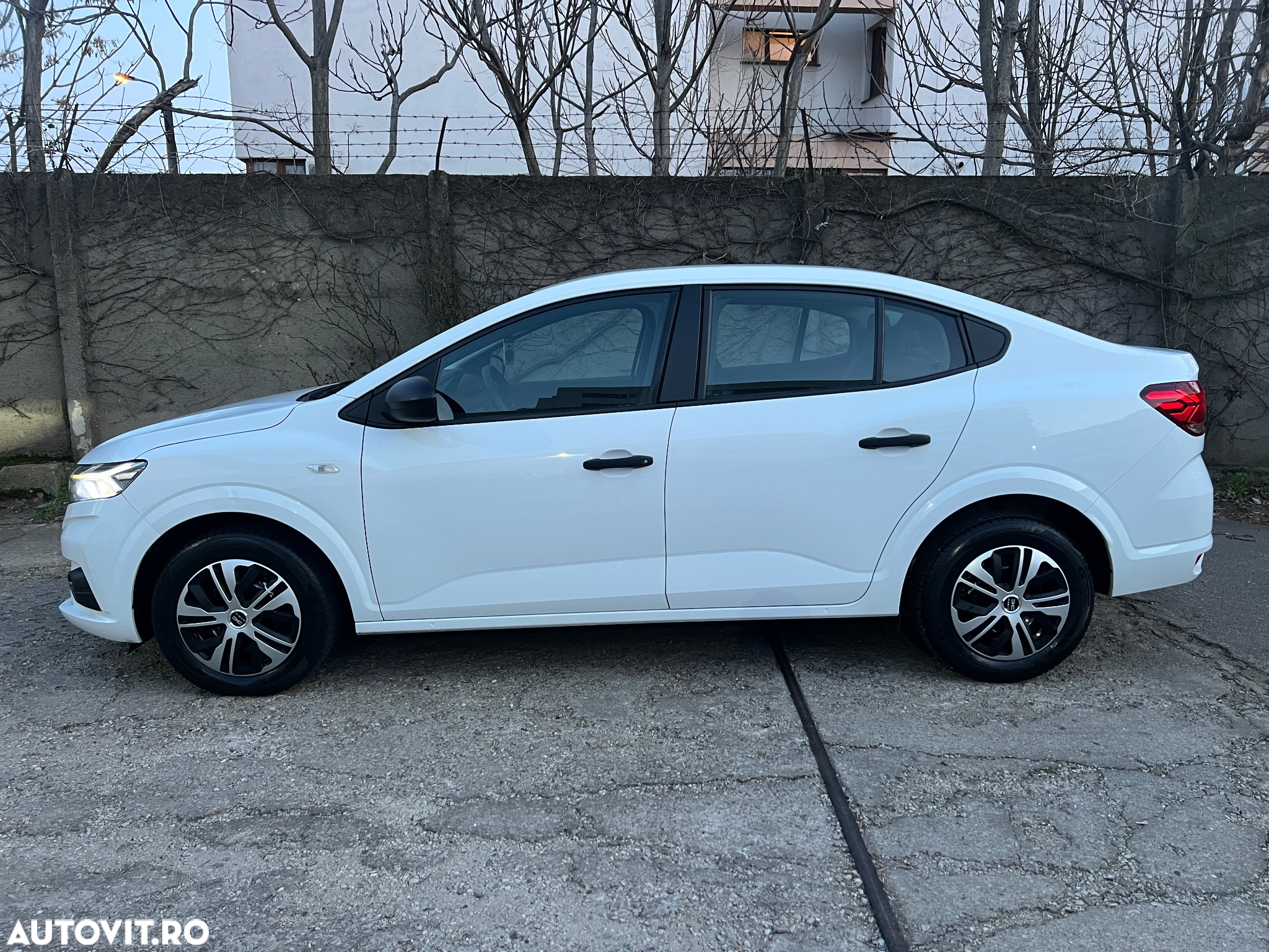Dacia Logan TCe 90 MT6 Comfort - 16