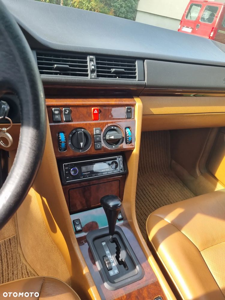 Mercedes-Benz Klasa E 320 - 16