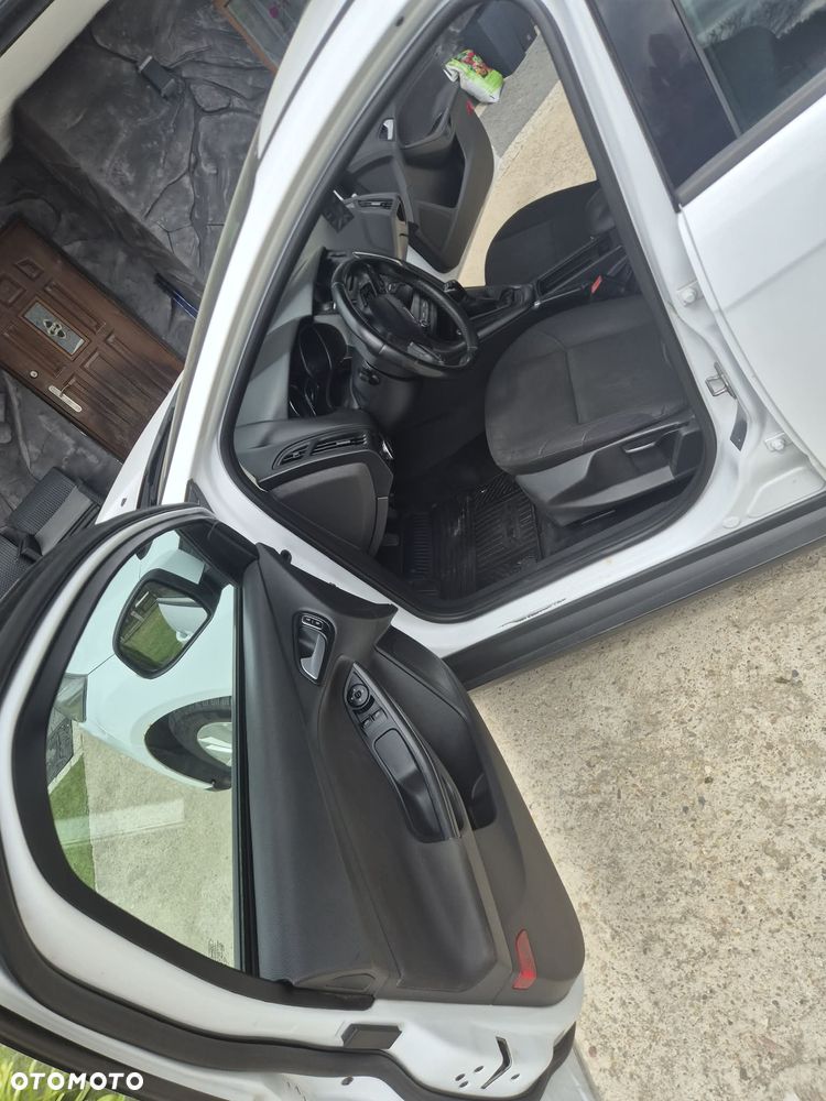 Ford Focus 1.6 SYNC Edition - 6