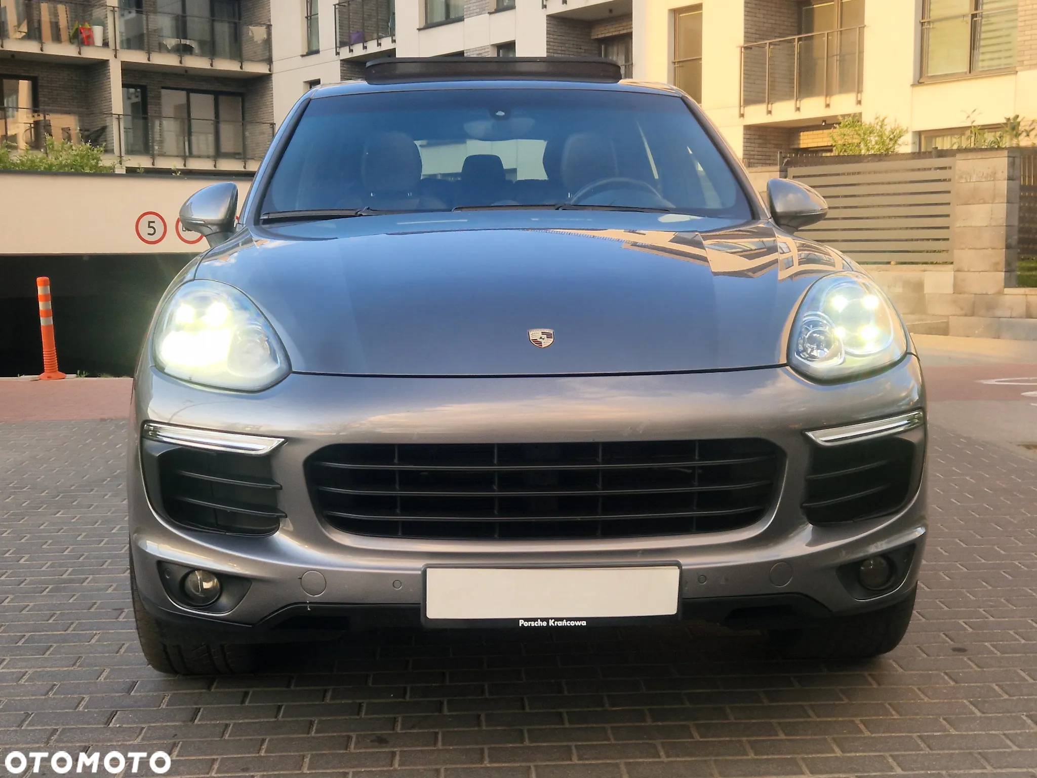 Porsche Cayenne Standard - 2