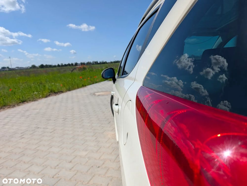 Peugeot 207 95 VTi Family - 23