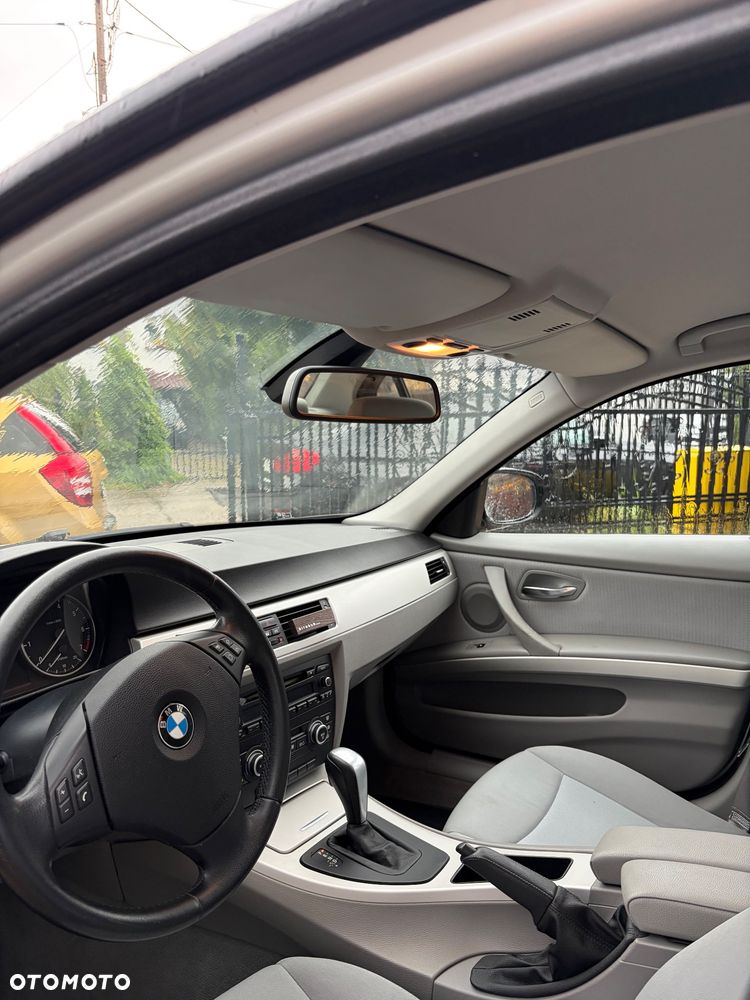 BMW Seria 3 318i - 12