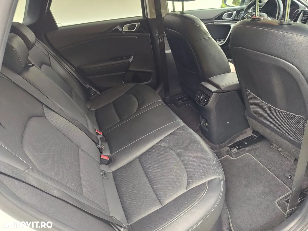 Kia Ceed 1.6 GDI DCT OPF Platinum Edition - 11