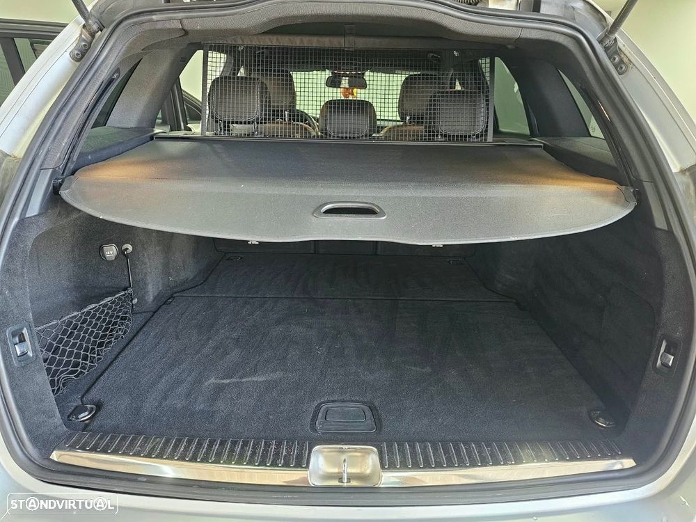 Mercedes-Benz C 300 h AMG Line - 23