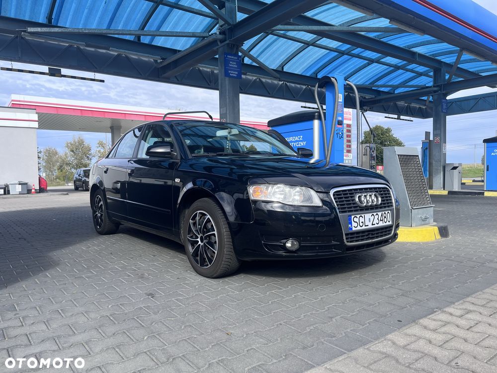 Audi A4 Limousine - 1