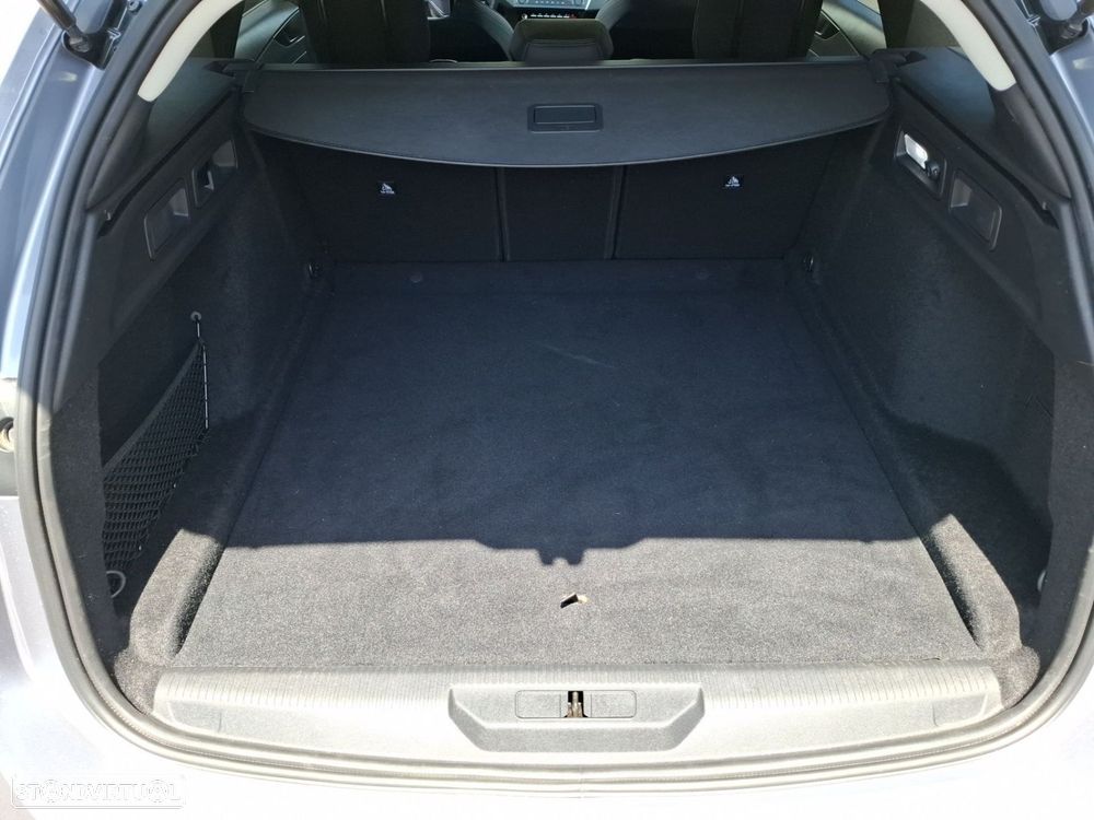 Peugeot 308 SW 1.2 Hybrid Allure e-DCS6 — fotografia 22