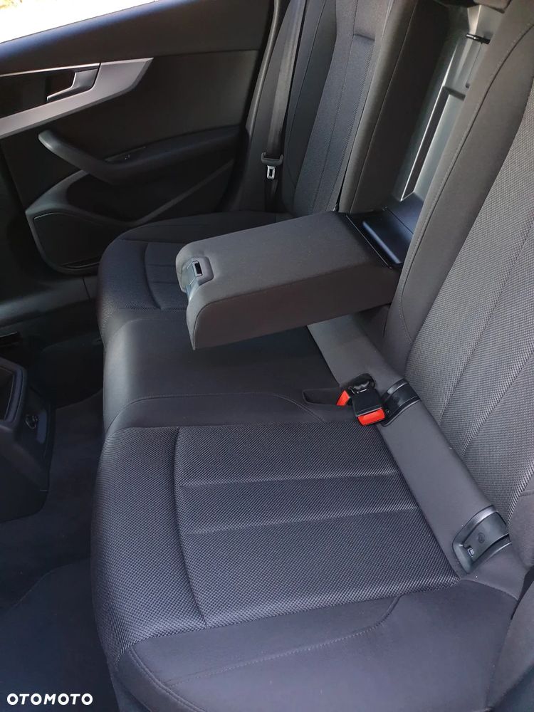 Audi A4 Avant 2.0 TDI ultra design - 32