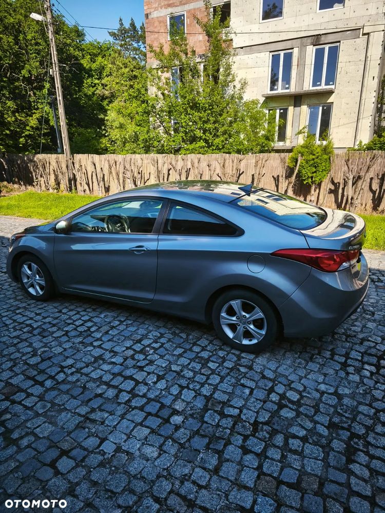 Hyundai Elantra - 2