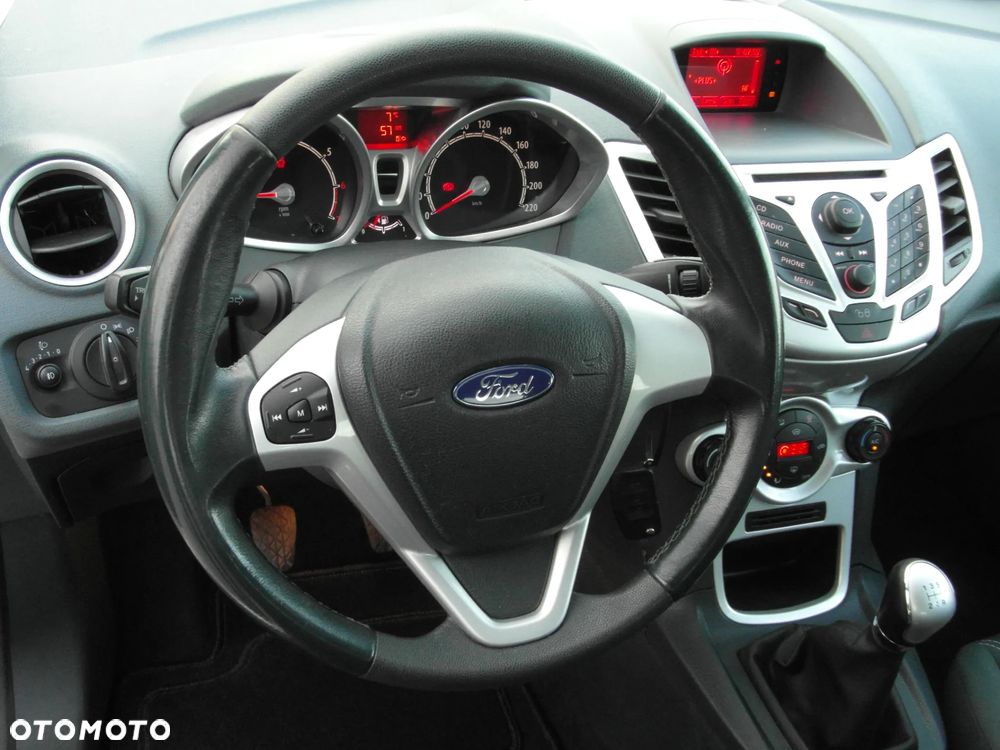 Ford Fiesta 1.25 Celebration - 25