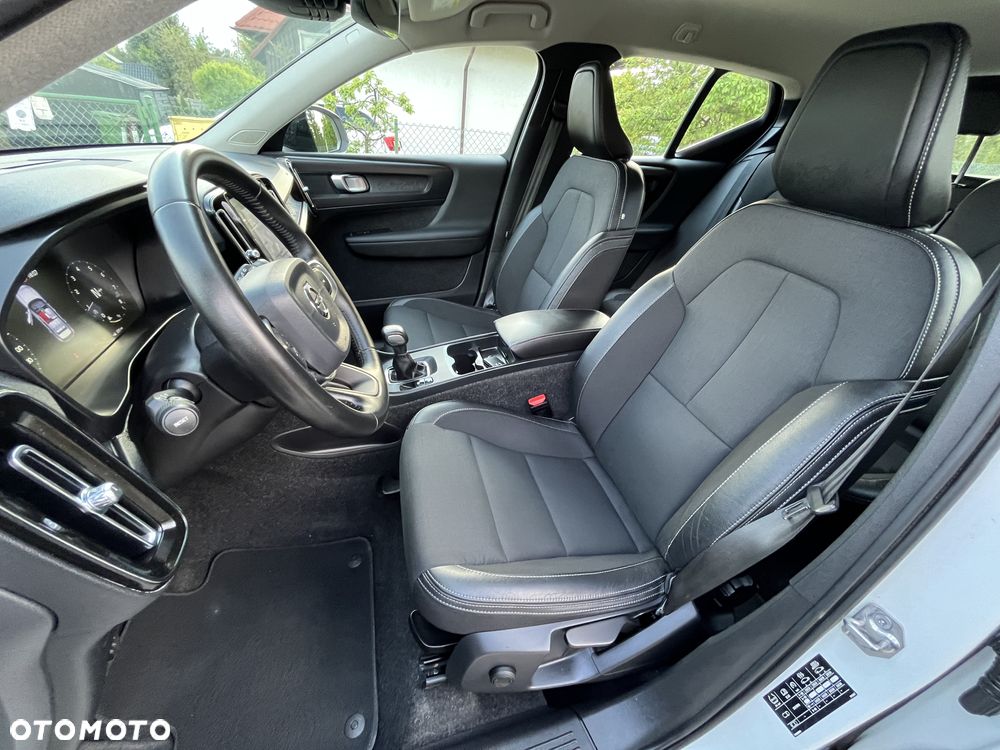 Volvo XC 40 T3 Momentum Pro - 23