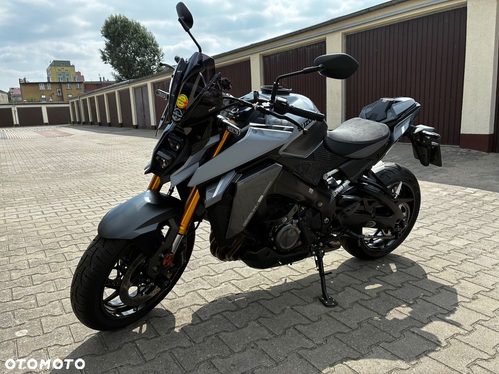Suzuki GSX 1000 - 3