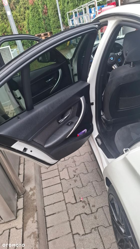 BMW Seria 3 318d - 14